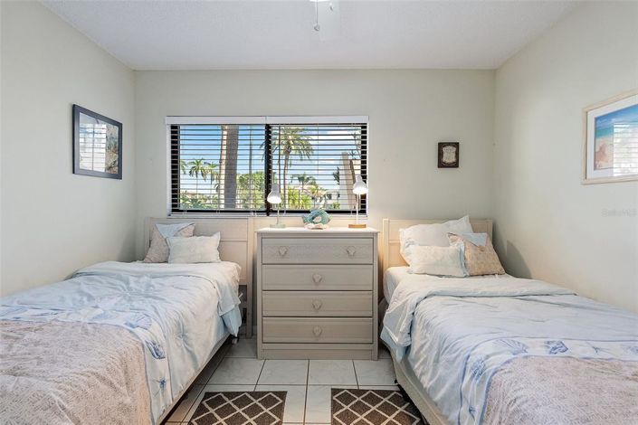 Image No.15-2 Bed Property for sale