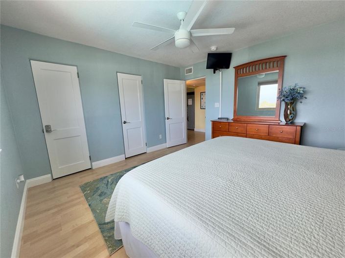 Image No.20-2 Bed Property for sale