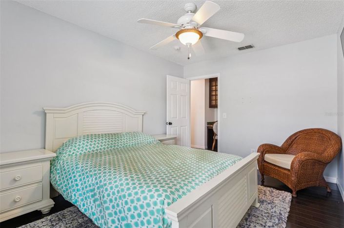 Image No.23-3 Bed Property for sale