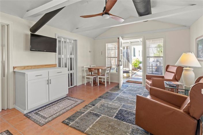 Image No.24-5 Bed Property for sale