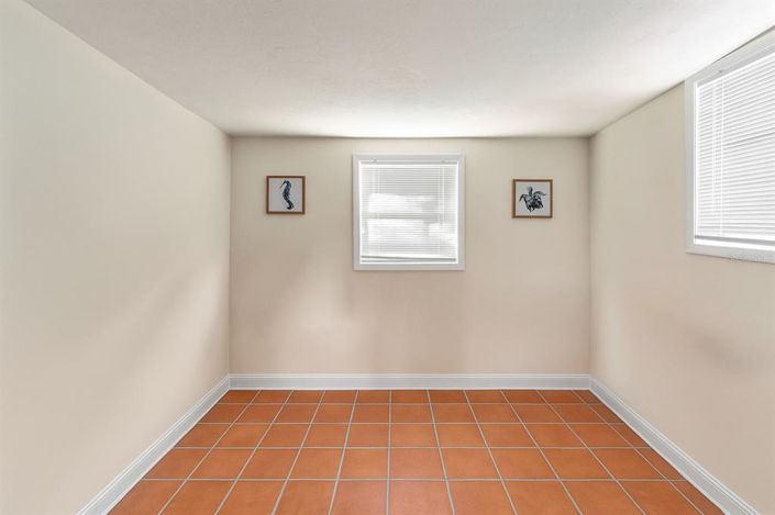 Image No.30-5 Bed Property for sale