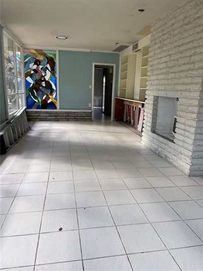 Image No.10-3 Bed Property for sale