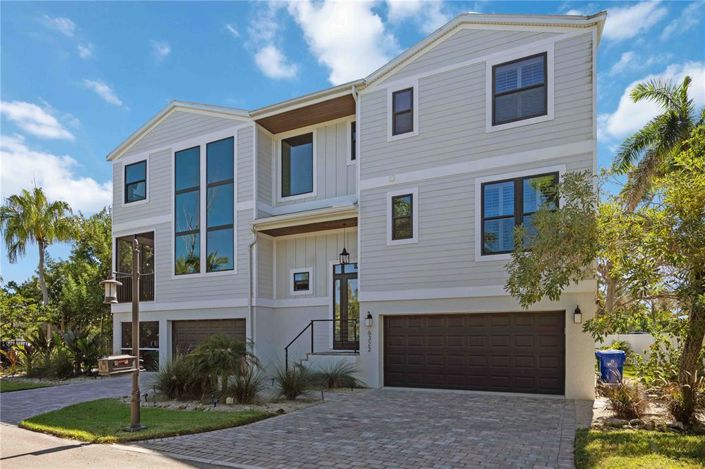 Image No.65-4 Bed Property for sale