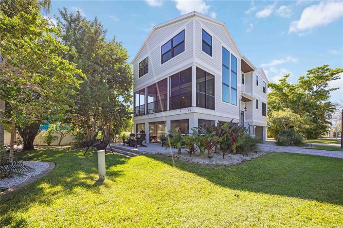 Image No.67-4 Bed Property for sale