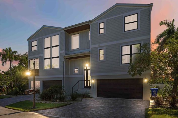 Image No.70-4 Bed Property for sale