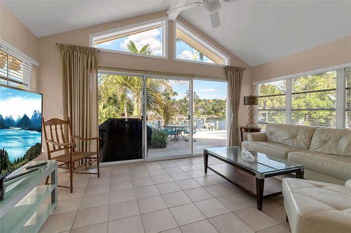 Image No.19-4 Bed Property for sale