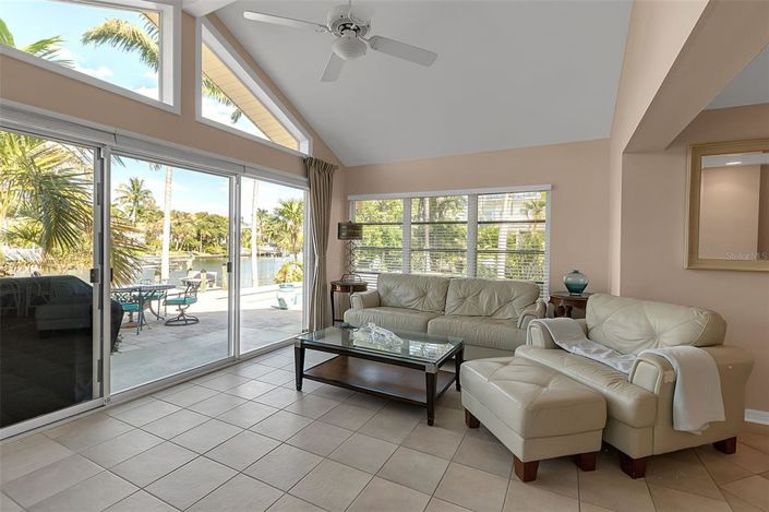 Image No.20-4 Bed Property for sale