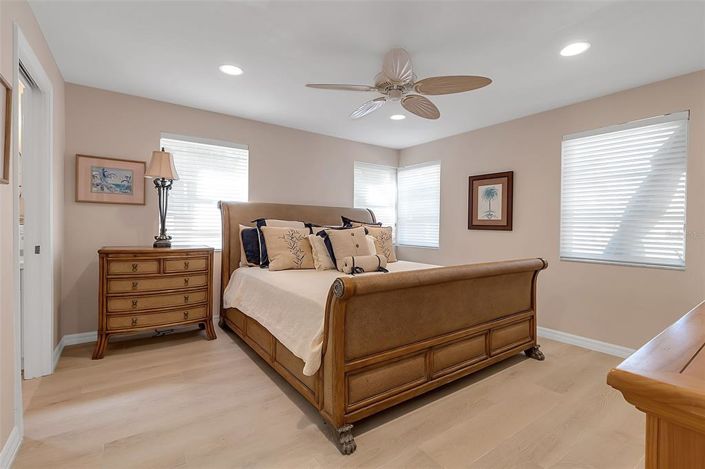 Image No.21-4 Bed Property for sale