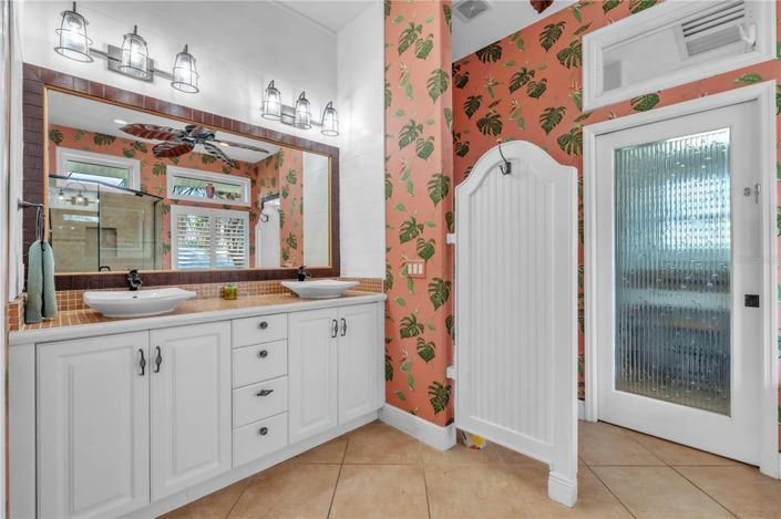 Image No.19-3 Bed Property for sale