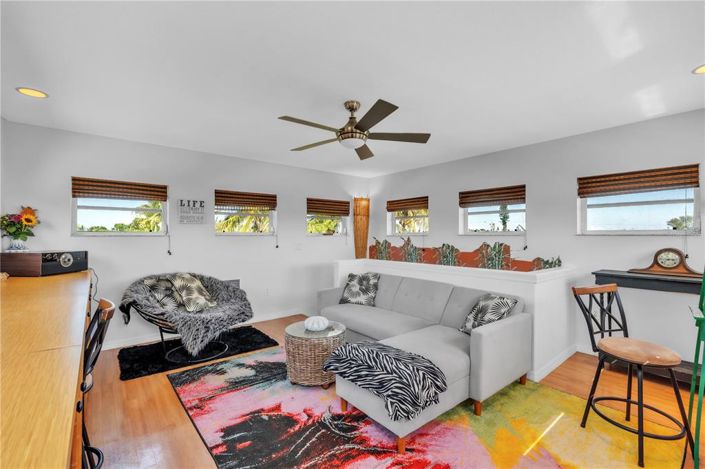 Image No.28-3 Bed Property for sale