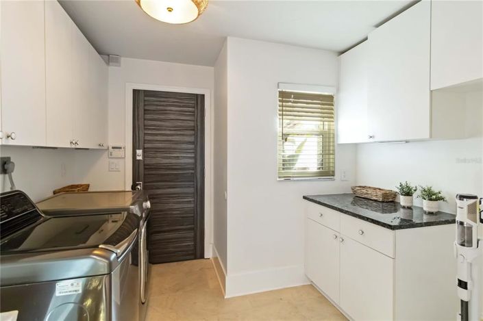 Image No.28-3 Bed Property for sale