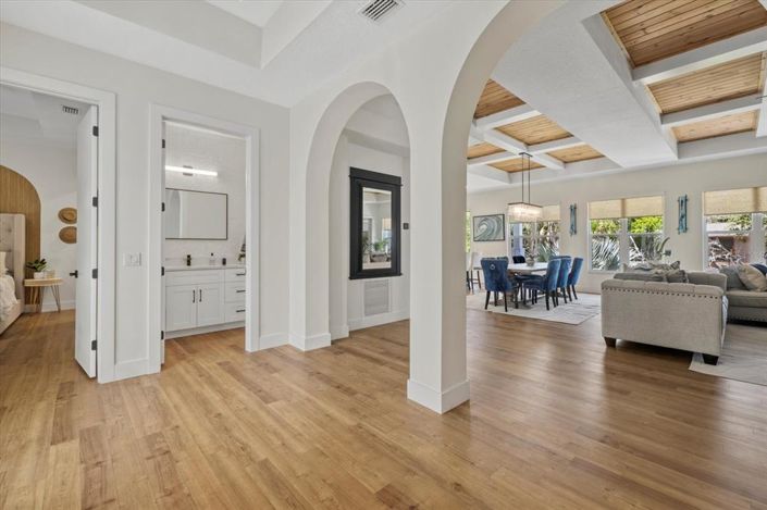 Image No.13-4 Bed Property for sale