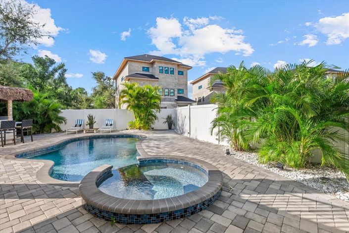 Image No.63-4 Bed Property for sale