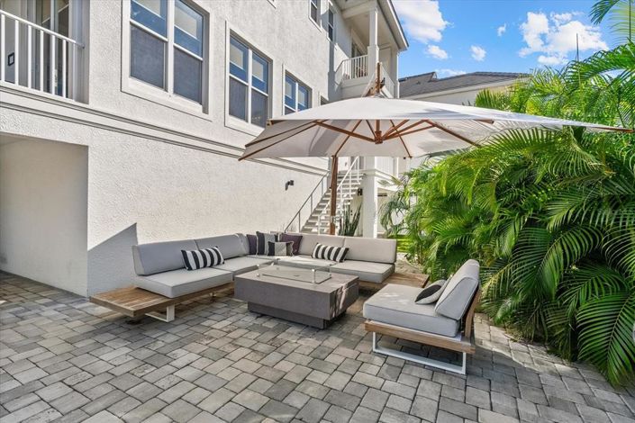 Image No.66-4 Bed Property for sale