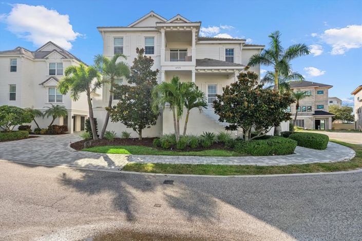 Image No.74-4 Bed Property for sale