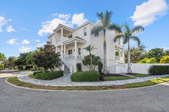 Image No.75-4 Bed Property for sale