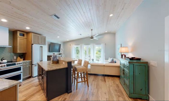 Image No.17-3 Bed Property for sale