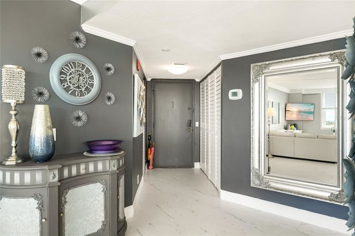 Image No.10-2 Bed Property for sale