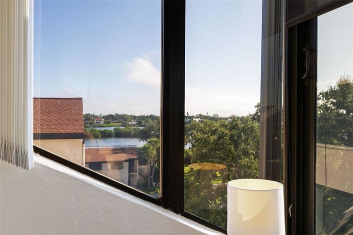 Image No.33-2 Bed Property for sale