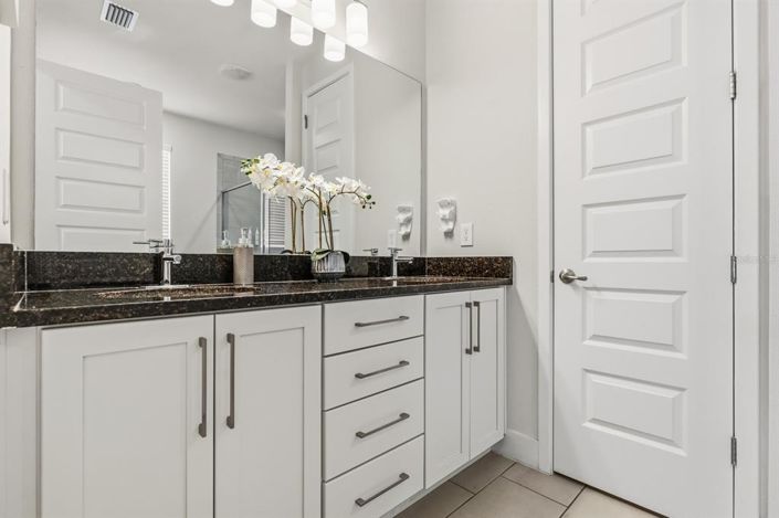 Image No.14-8 Bed Property for sale