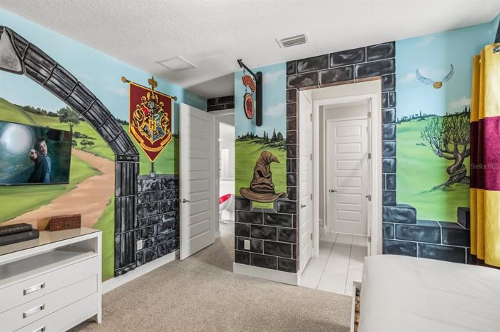 Image No.17-8 Bed Property for sale