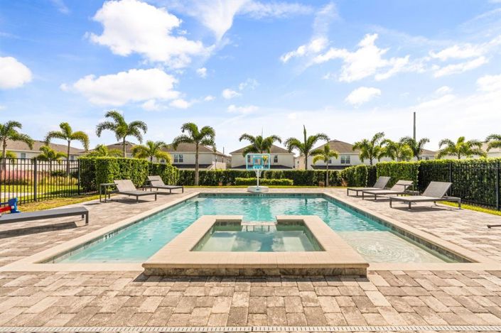 Image No.2-8 Bed Property for sale