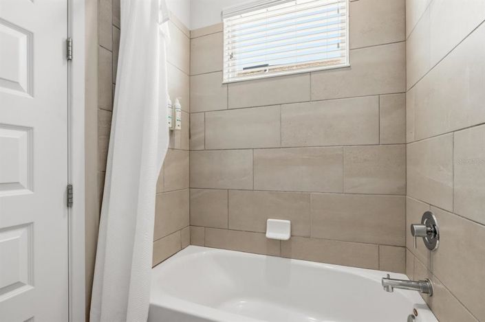 Image No.32-8 Bed Property for sale