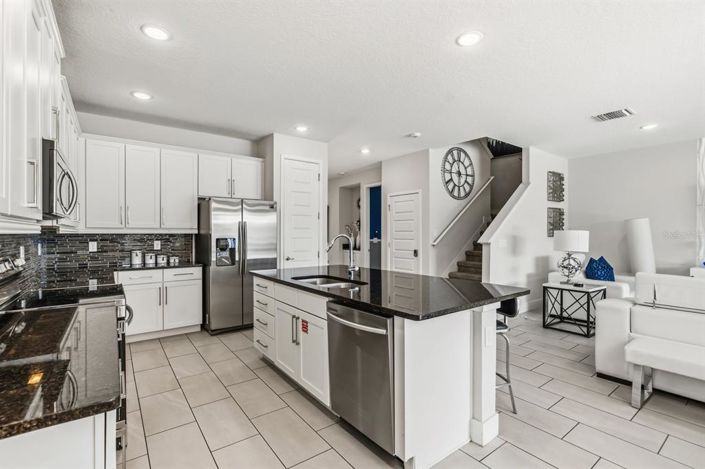 Image No.7-8 Bed Property for sale