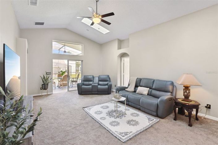 Image No.11-5 Bed Property for sale