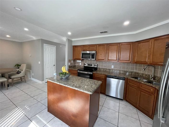 Image No.2-Propriété de 4 chambres à vendre à Kissimmee