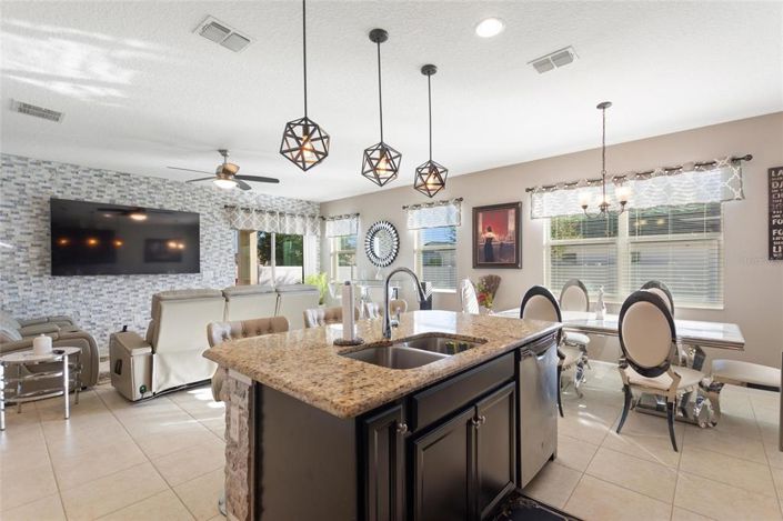 Image No.12-4 Bed Property for sale