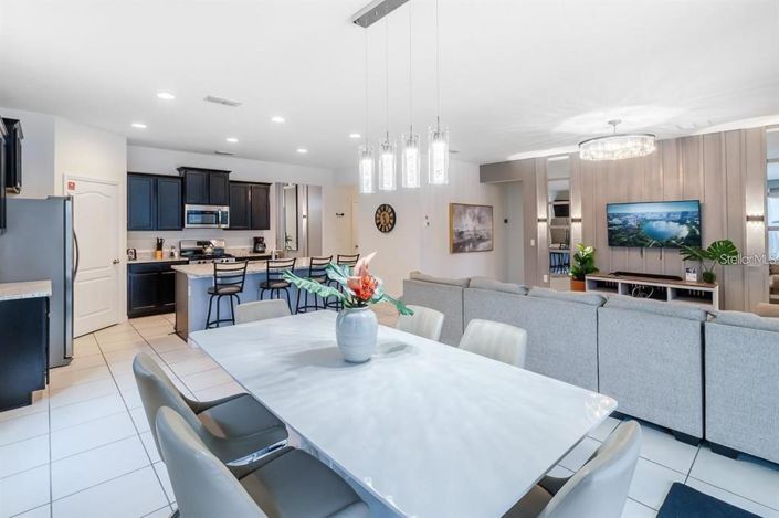 Image No.2-6 Bed Property for sale