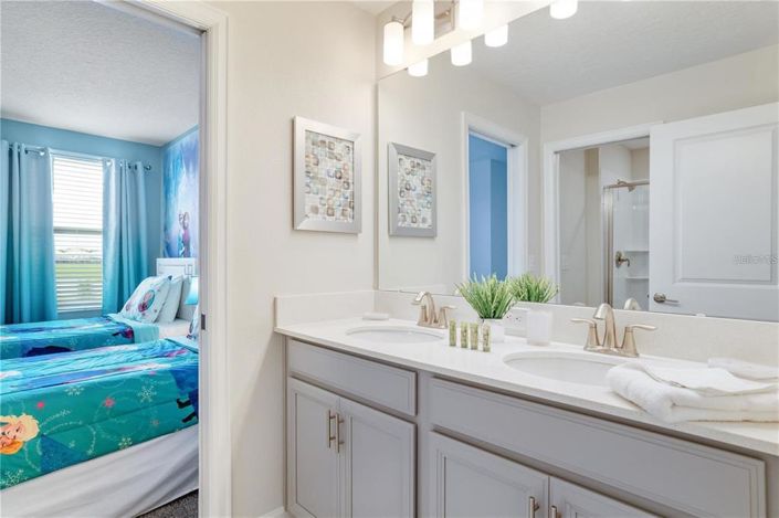 Image No.24-6 Bed Property for sale