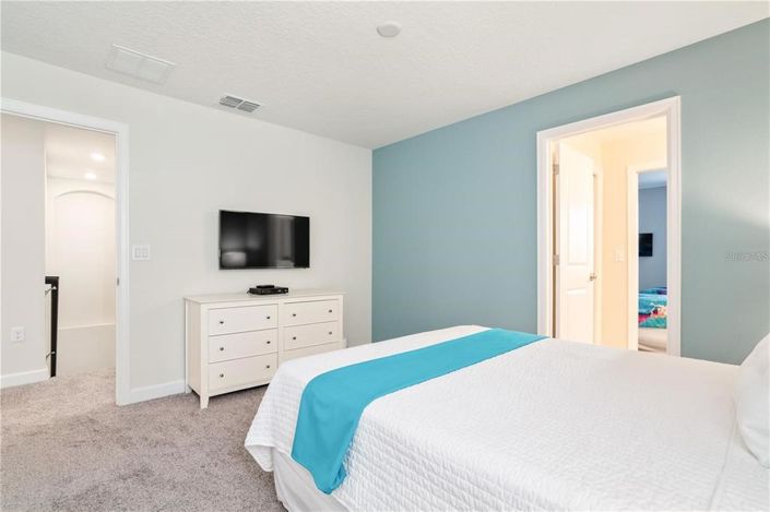 Image No.26-6 Bed Property for sale