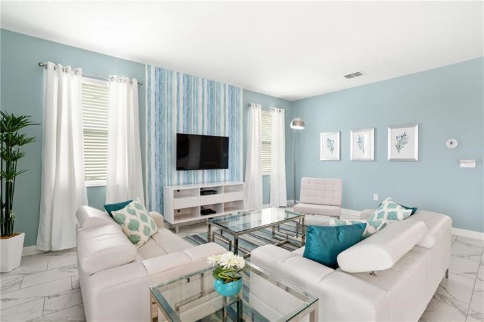 Image No.6-6 Bed Property for sale