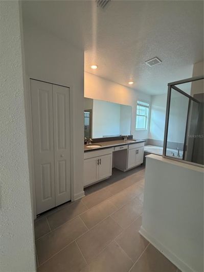 Image No.19-6 Bed Property for sale