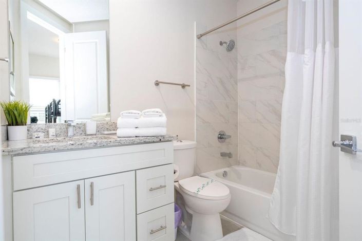 Image No.40-5 Bed Townhouse for sale