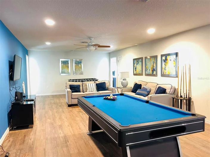 Image No.20-8 Bed Property for sale