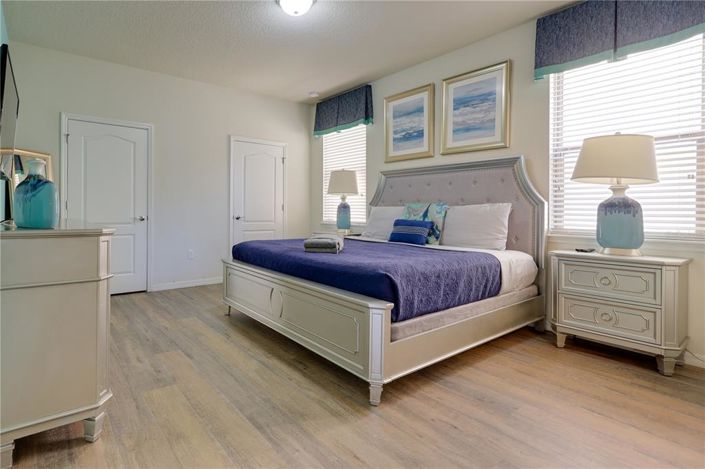 Image No.7-8 Bed Property for sale