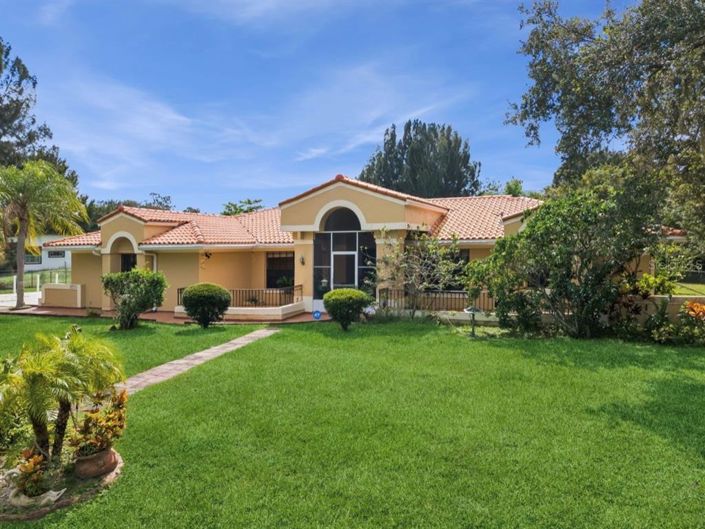 Image No.1-4 Bed Property for sale