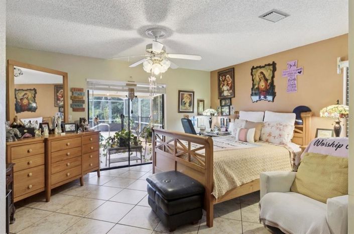 Image No.17-4 Bed Property for sale