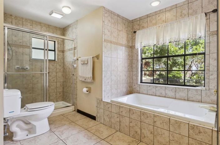 Image No.21-4 Bed Property for sale