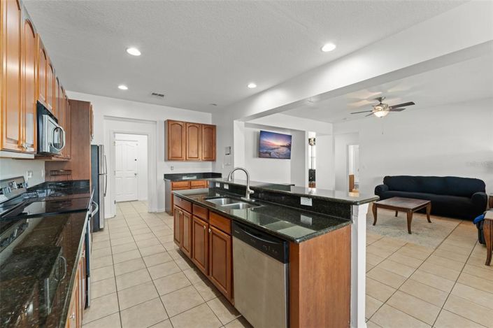 Image No.11-7 Bed Property for sale