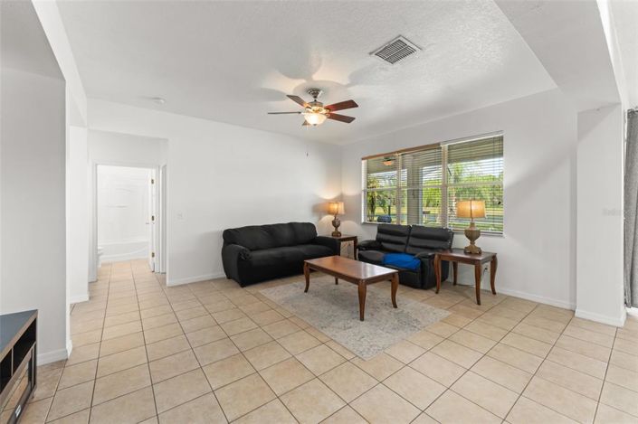 Image No.19-7 Bed Property for sale