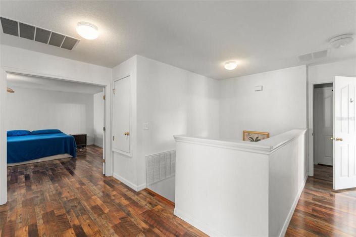 Image No.27-7 Bed Property for sale