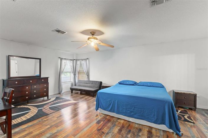 Image No.28-7 Bed Property for sale