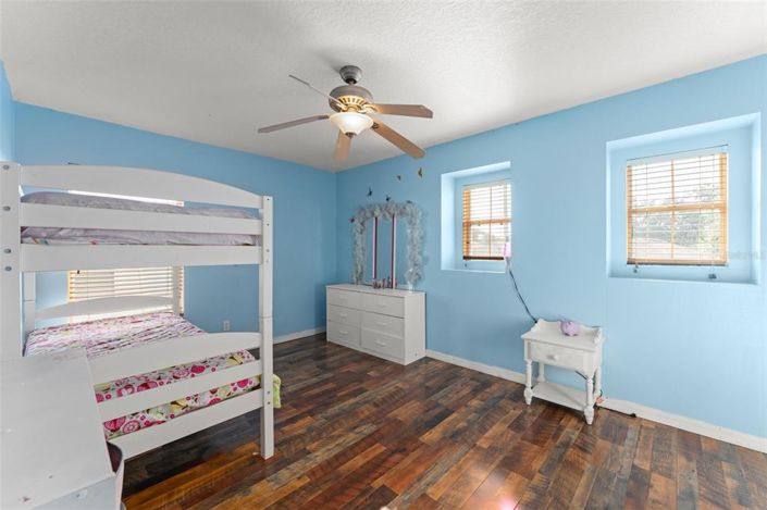 Image No.40-7 Bed Property for sale