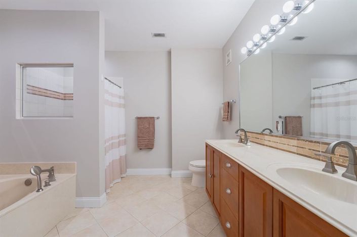 Image No.16-4 Bed Townhouse for sale