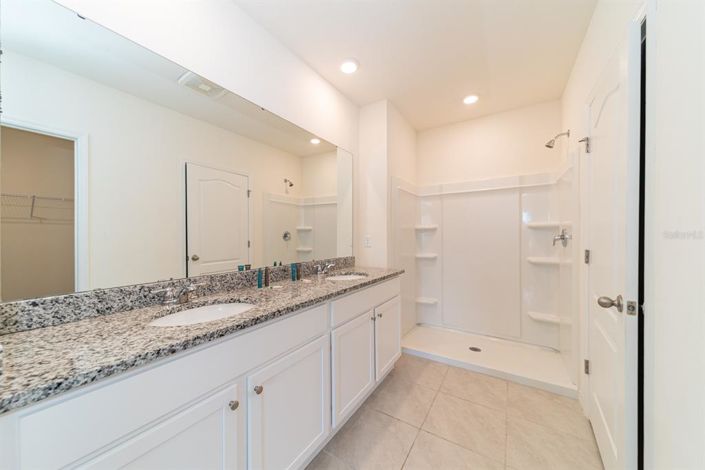 Image No.40-3 Bed Property for sale