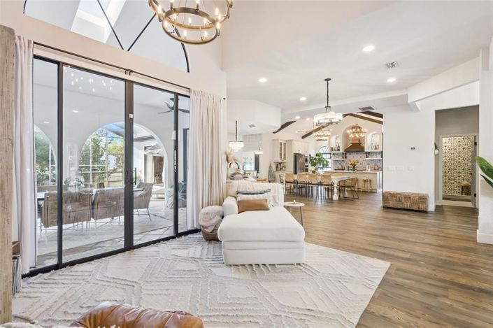 Image No.9-5 Bed Property for sale